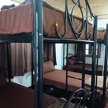 Hug Glur House Tour And Hostel (Adults Only) Chiang Mai Dış mekan fotoğraf