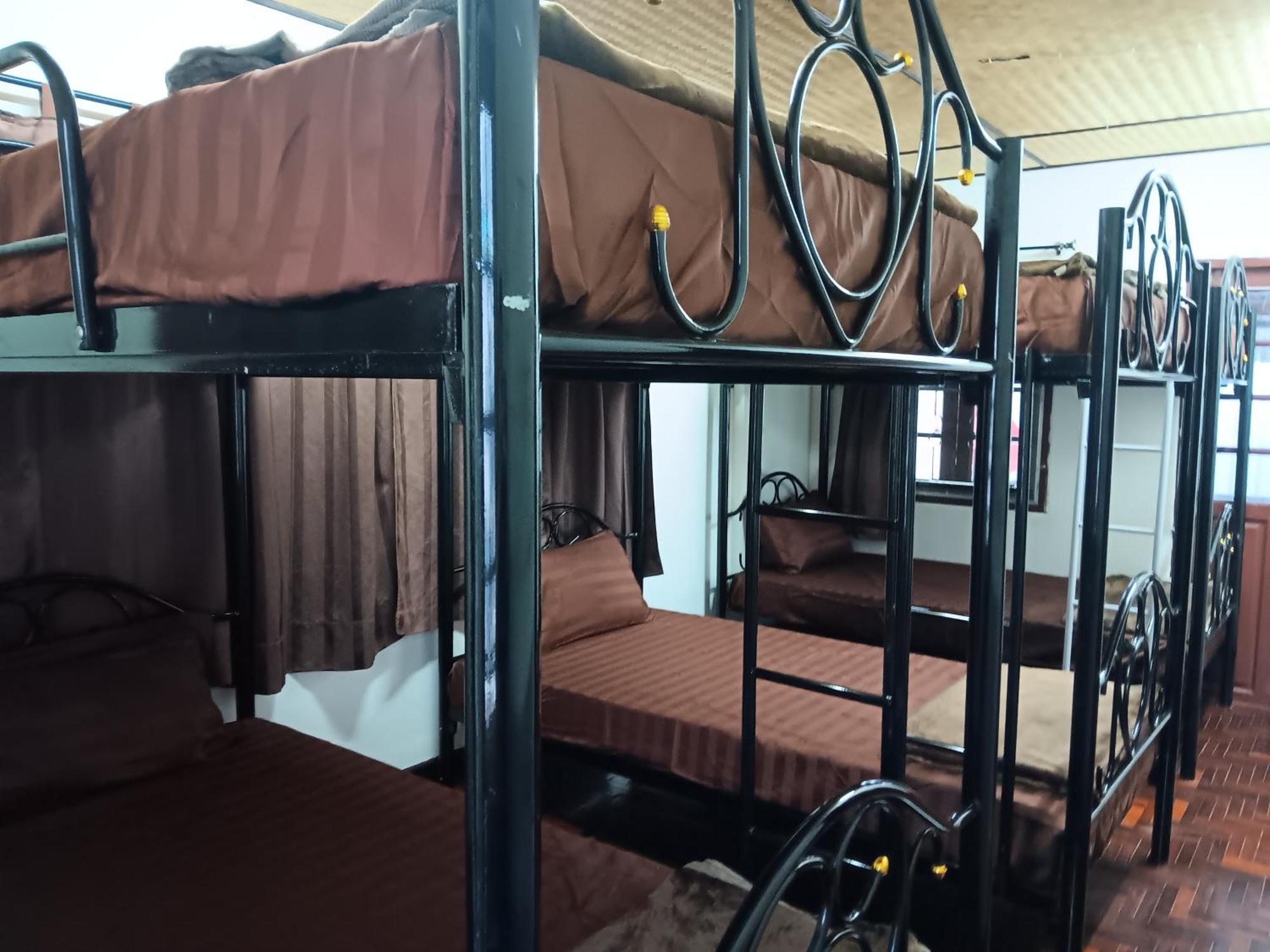 Hug Glur House Tour And Hostel (Adults Only) Chiang Mai Dış mekan fotoğraf