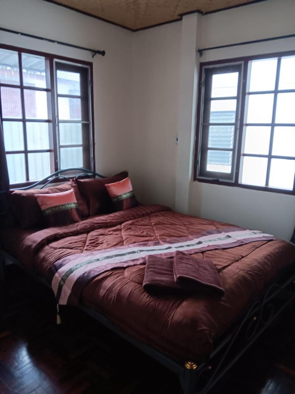 Hug Glur House Tour And Hostel (Adults Only) Chiang Mai Dış mekan fotoğraf