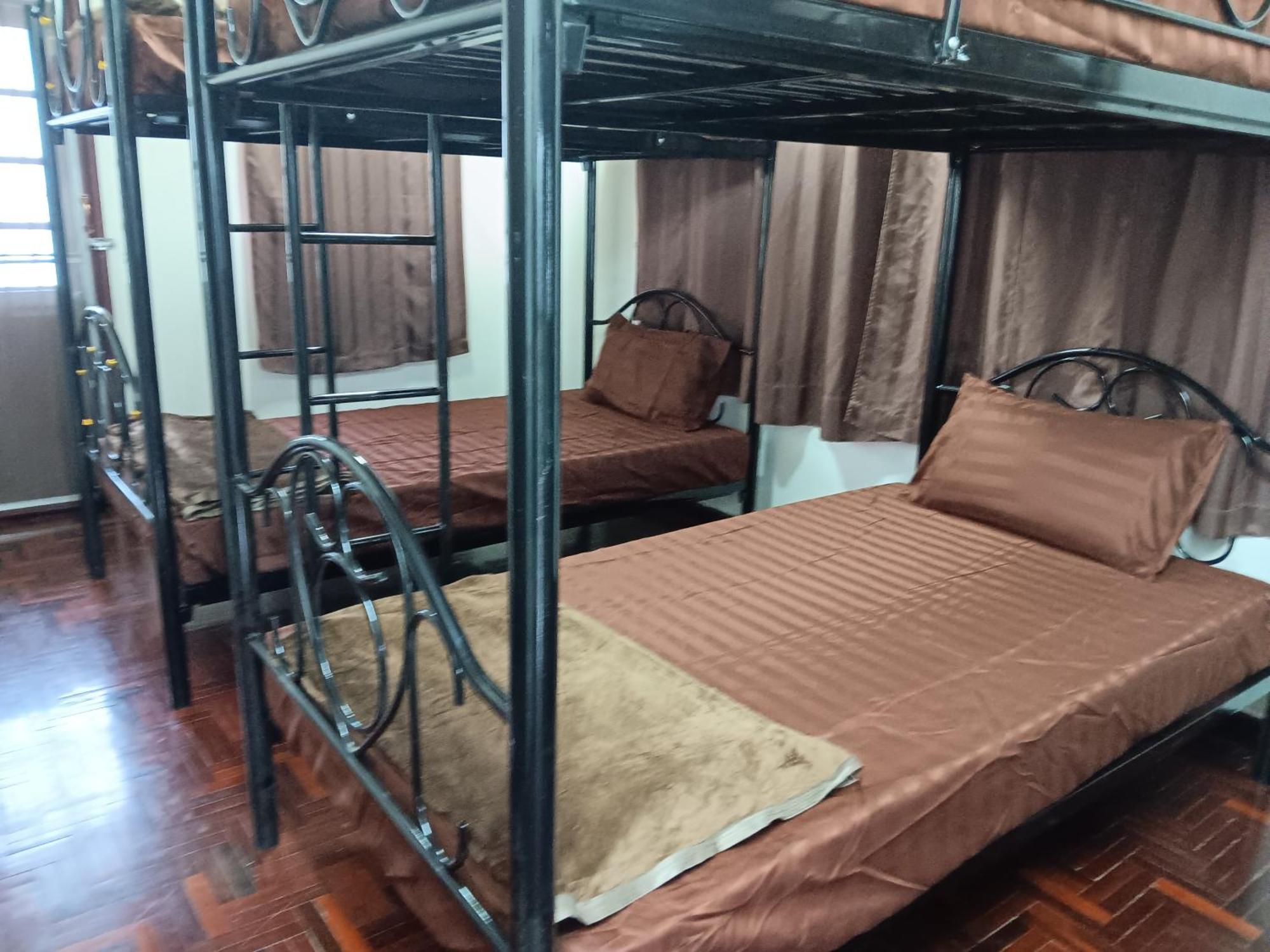 Hug Glur House Tour And Hostel (Adults Only) Chiang Mai Dış mekan fotoğraf