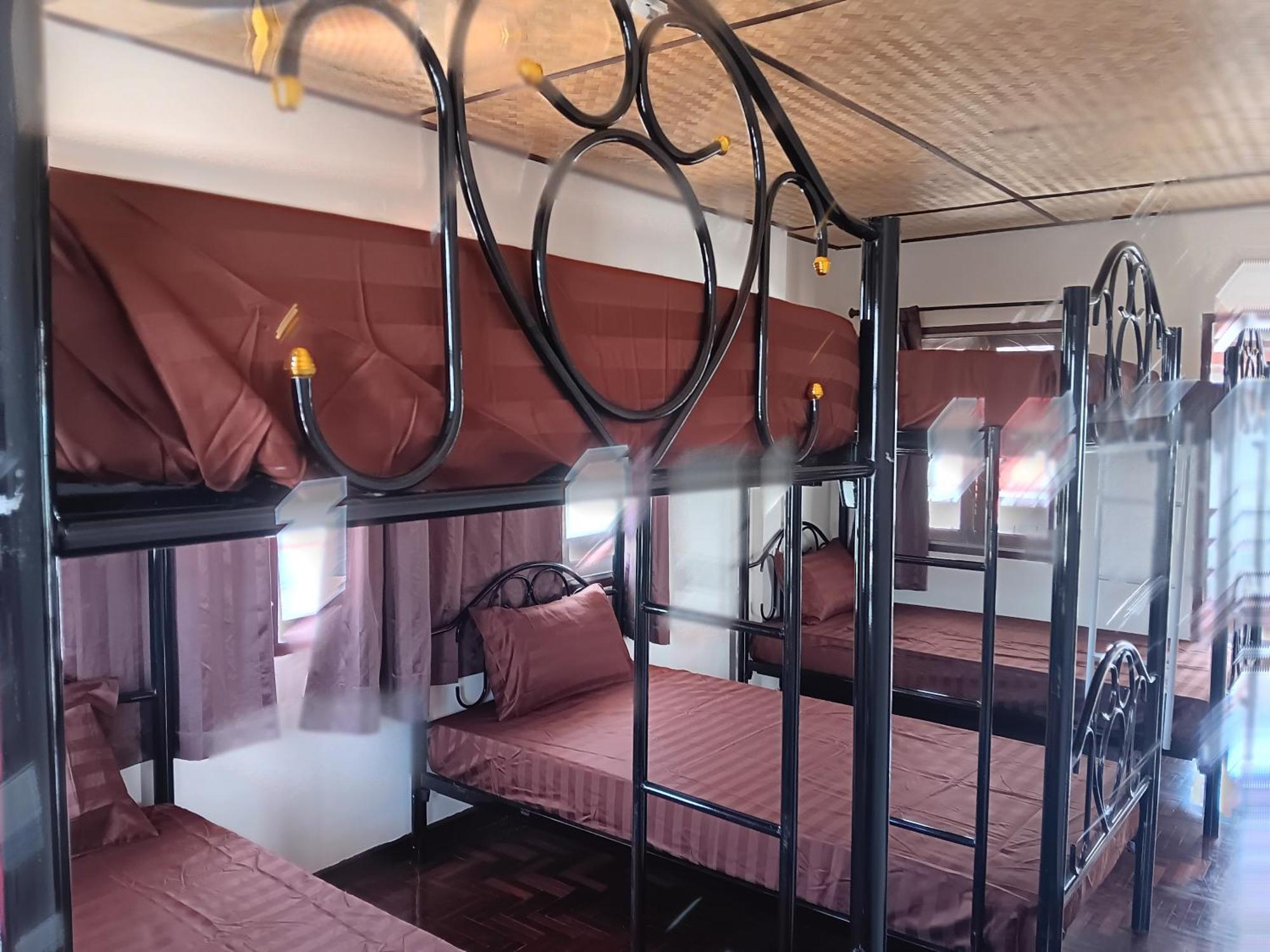 Hug Glur House Tour And Hostel (Adults Only) Chiang Mai Dış mekan fotoğraf