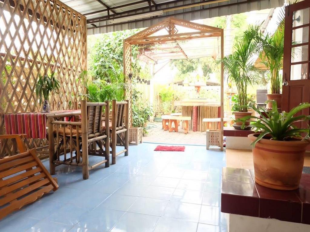 Hug Glur House Tour And Hostel (Adults Only) Chiang Mai Dış mekan fotoğraf